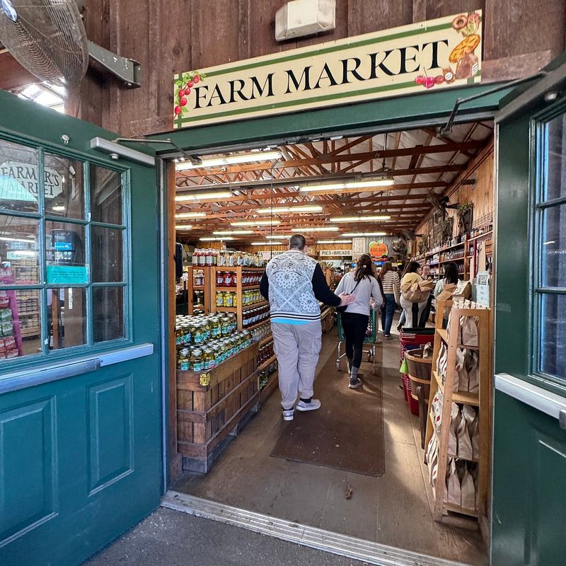 A market and bakery that reward lingering A market and bakery that reward lingering