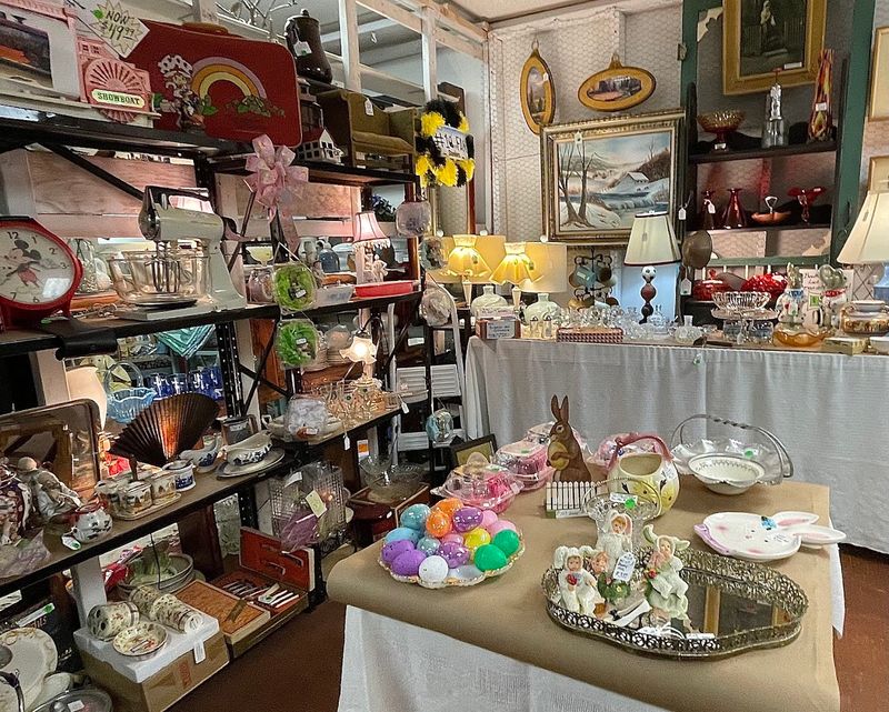 A mix of antiques, vintage pieces, and everyday oddities A mix of antiques, vintage pieces, and everyday oddities