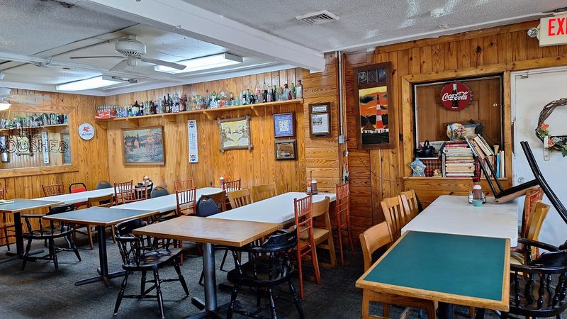 A no-frills atmosphere with old-school charm A no-frills atmosphere with old-school charm