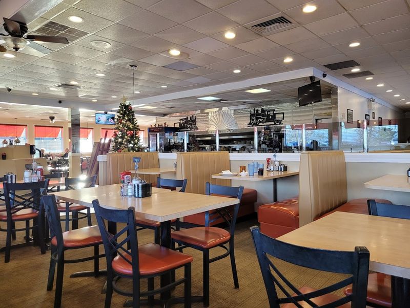 A railroad theme that gives the diner real personality A railroad theme that gives the diner real personality