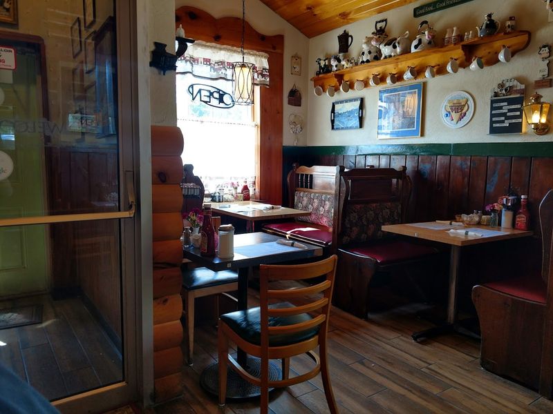 Ala Mode Restaurant — Big Rapids