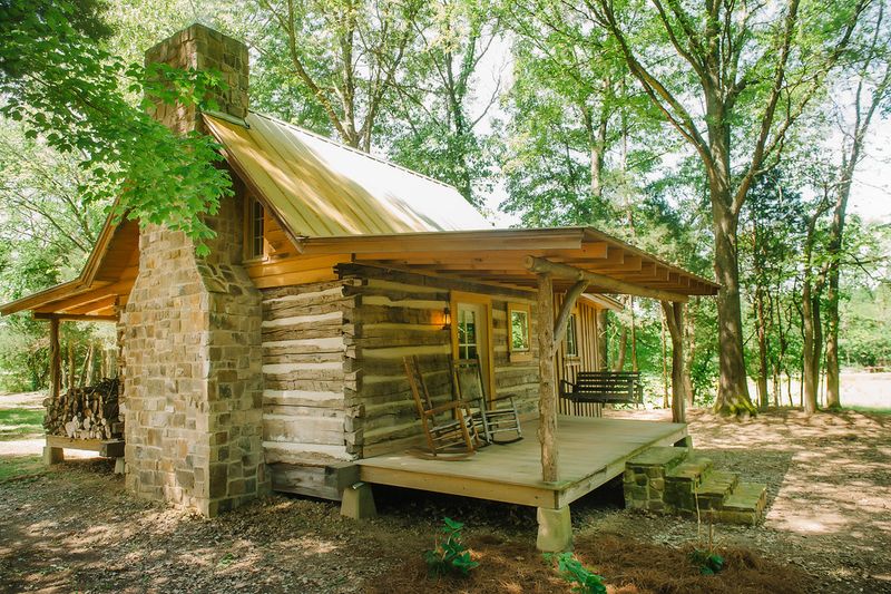 Arrive At A Peaceful Tennessee Farm Stay With Old-Fashioned Charm Arrive At A Peaceful Tennessee Farm Stay With Old-Fashioned Charm