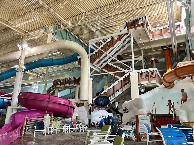 Avalanche Bay Indoor Waterpark – Boyne Falls Avalanche Bay Indoor Waterpark – Boyne Falls