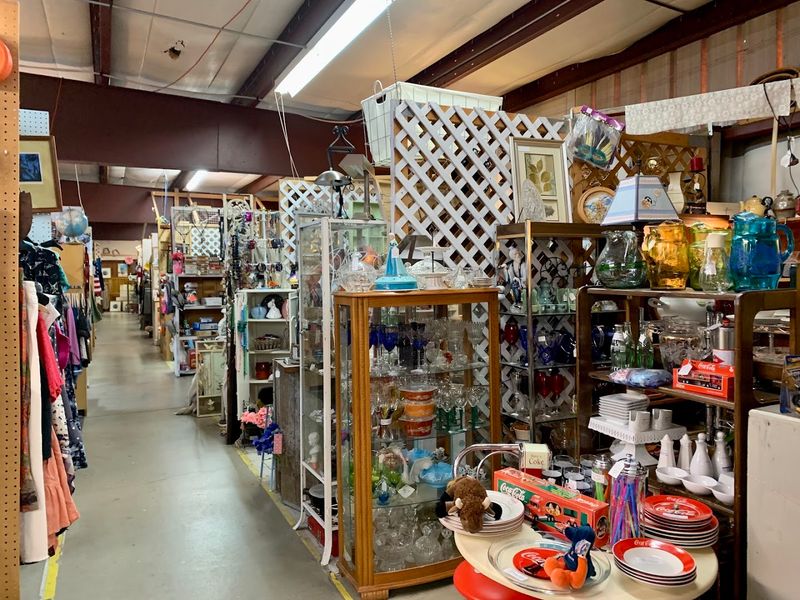 The Lafayette Flea (Lafayette) The Lafayette Flea (Lafayette)