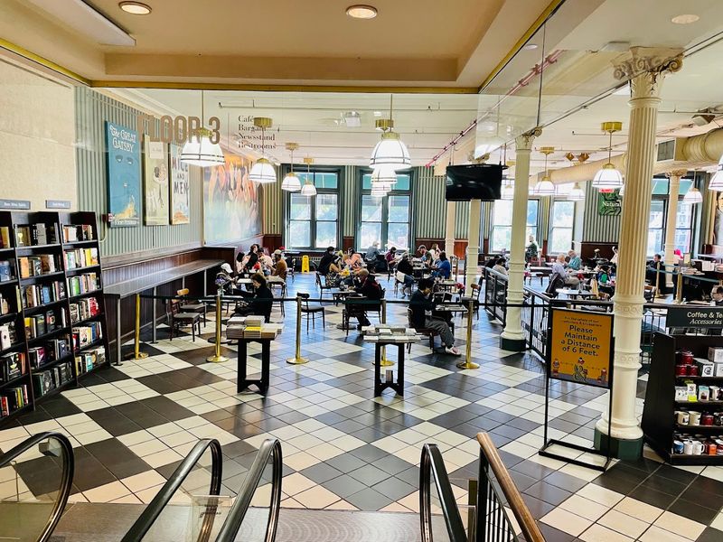 Barnes & Noble Barnes & Noble
