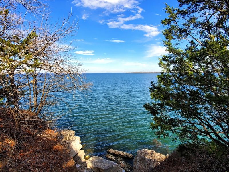 Bluff Overlooks With Tropical-Toned Views Bluff Overlooks With Tropical-Toned Views