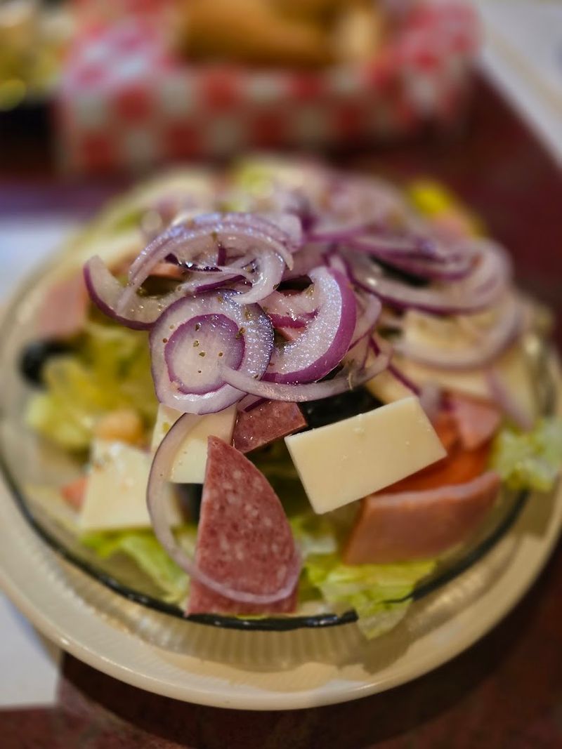 Bread Baskets, Salads, and the Little Things That Add Up Bread Baskets, Salads, and the Little Things That Add Up