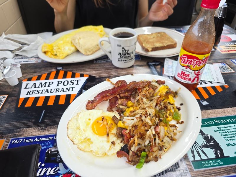 Breakfast Plates, Burgers, and Homestyle Favorites Worth Slowing Down For