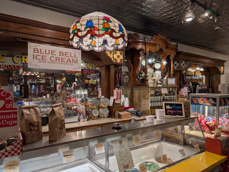 Brooks Shaw's Old Country Store