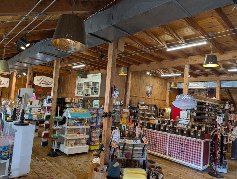 Browse the General Store for Gifts, Snacks, and Mountain Keepsakes Browse the General Store for Gifts, Snacks, and Mountain Keepsakes