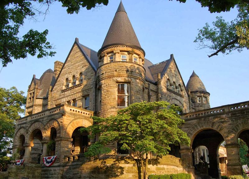 Buhl Mansion Guesthouse And Spa, Sharon, Pennsylvania Buhl Mansion Guesthouse And Spa, Sharon, Pennsylvania