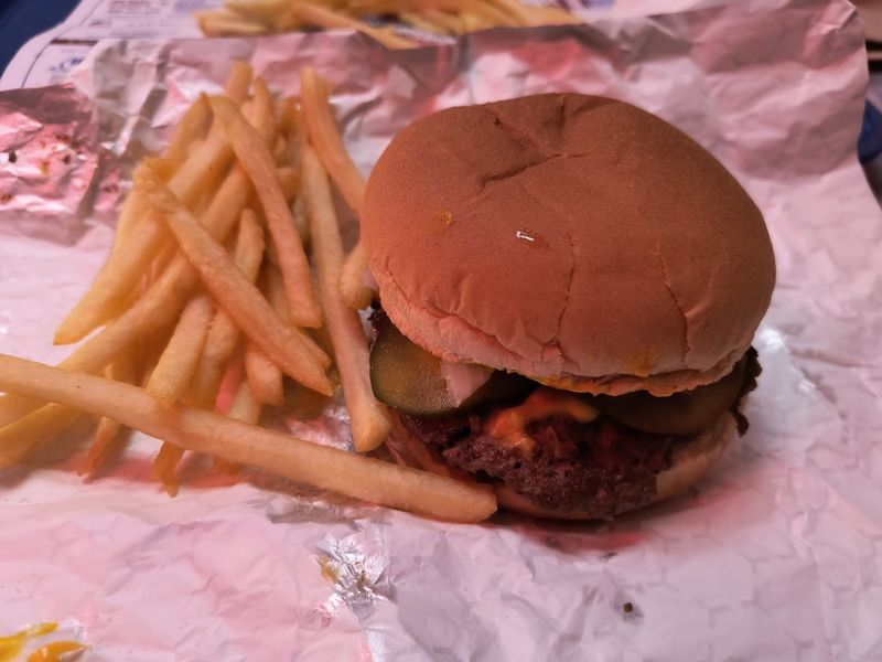 Burgers, Pizza, and the Menu That Covers All the Bases