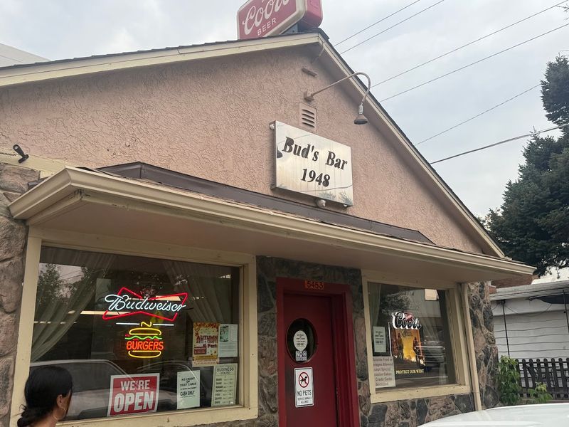 Why Burger Fans Keep Coming Back Why Burger Fans Keep Coming Back