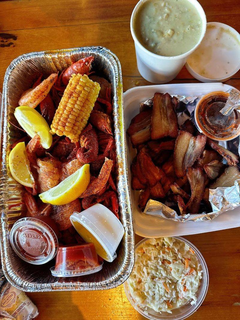An Illinois Road Trip Stop Built for Big Appetites An Illinois Road Trip Stop Built for Big Appetites