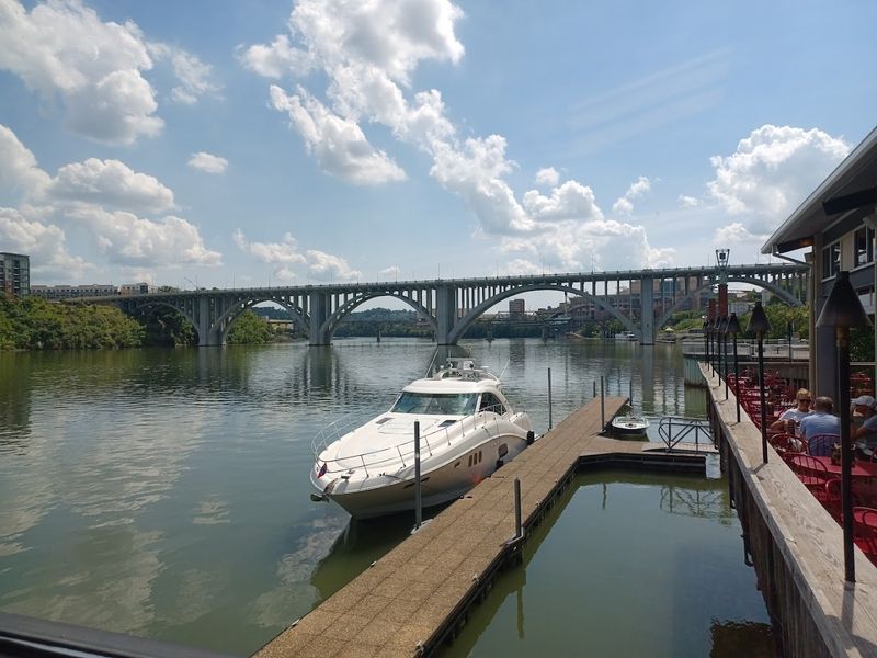 Calhoun's On The River — Knoxville