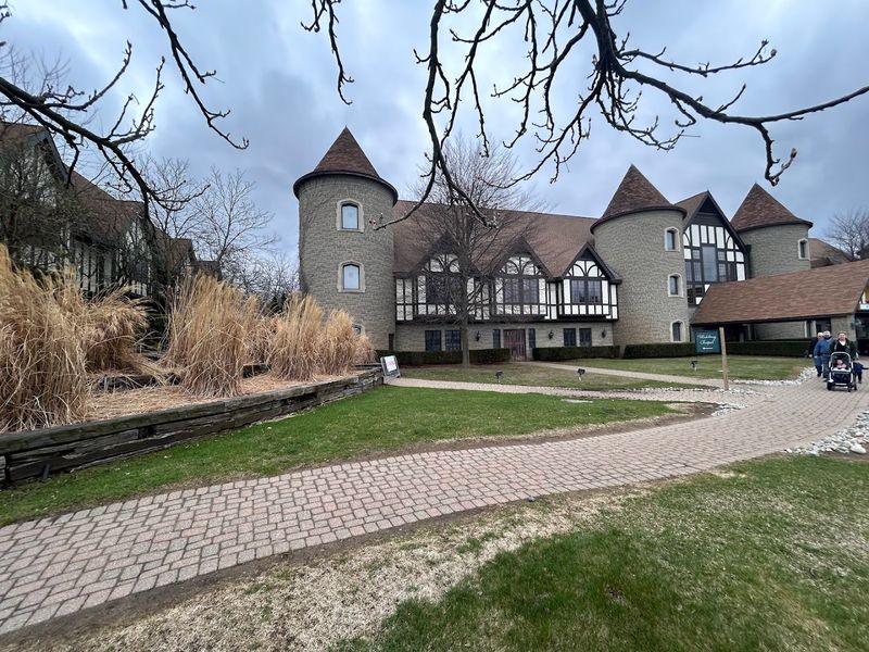 Canterbury Castle, Lake Orion