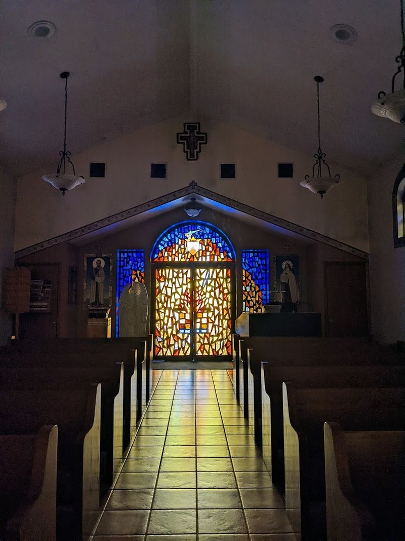 Chapels That Speak Without Words Chapels That Speak Without Words