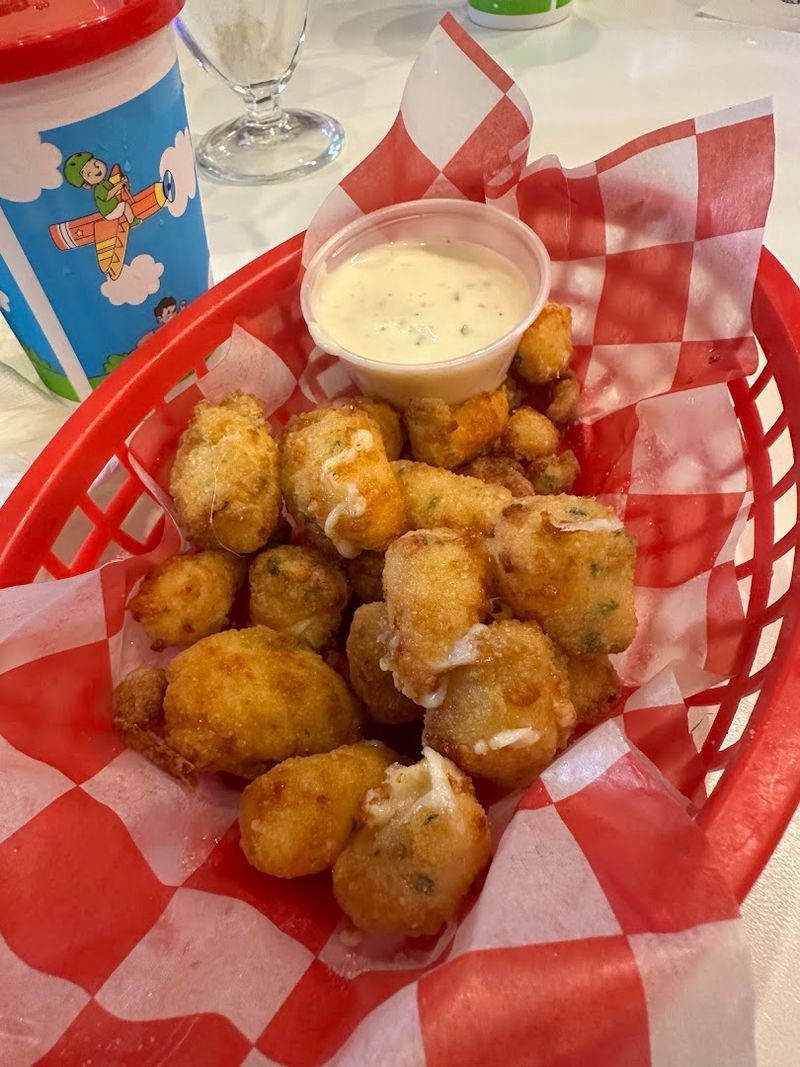 Cheese curds that steal the spotlight Cheese curds that steal the spotlight