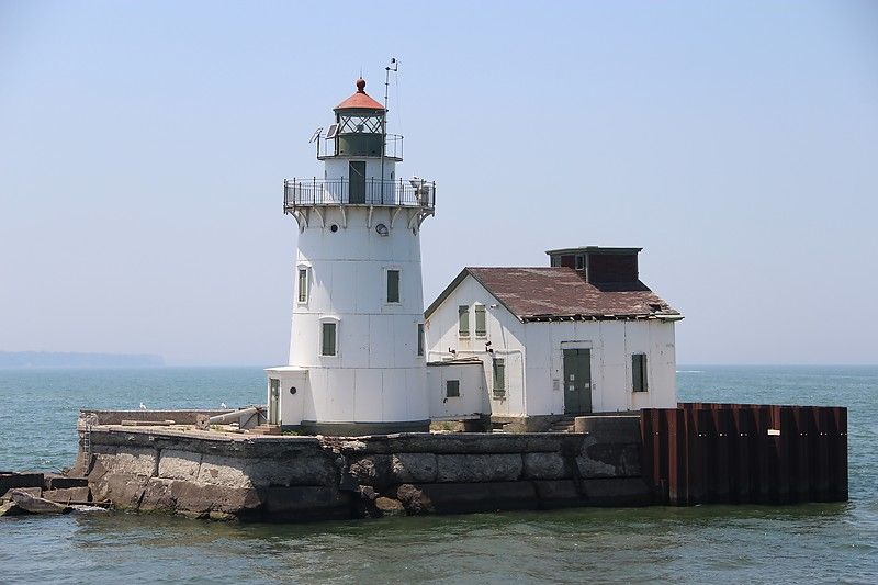 Cleveland Harbor West Pierhead Lighthouse, Cleveland