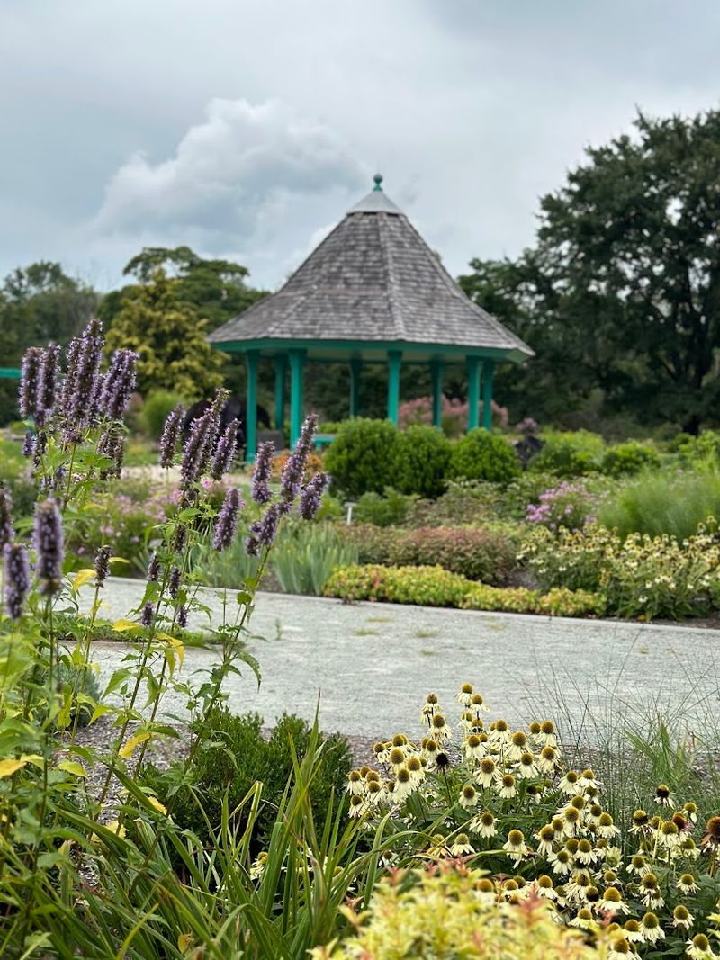 Colonial Park Gardens Feels Like a Secret Inside a Regular County Park Colonial Park Gardens Feels Like a Secret Inside a Regular County Park