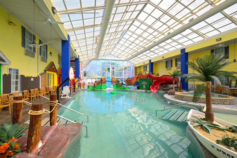 Comfort Inn Splash Harbor - Bellville, OH
