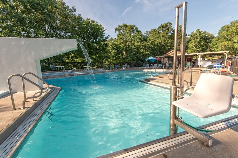 Comfort food, friendly service, and easygoing resort amenities