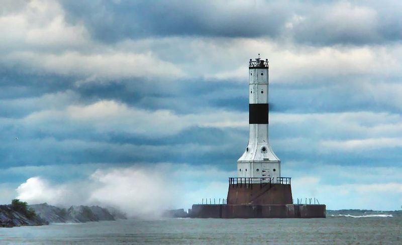Conneaut West Breakwater Lighthouse, Conneaut