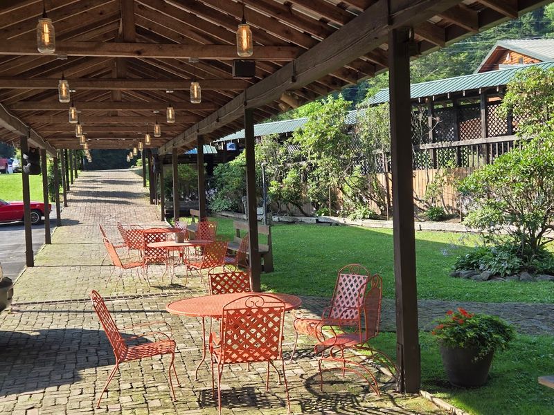 Crystelle Creek Restaurant — Gatlinburg Crystelle Creek Restaurant — Gatlinburg