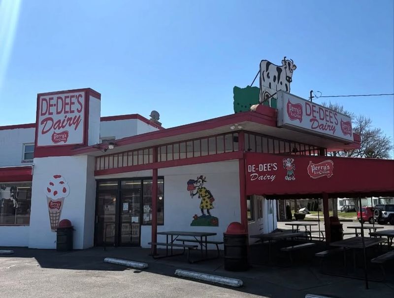 Dee’s Dairy Bar & Drive-In, New Richmond Dee’s Dairy Bar & Drive-In, New Richmond