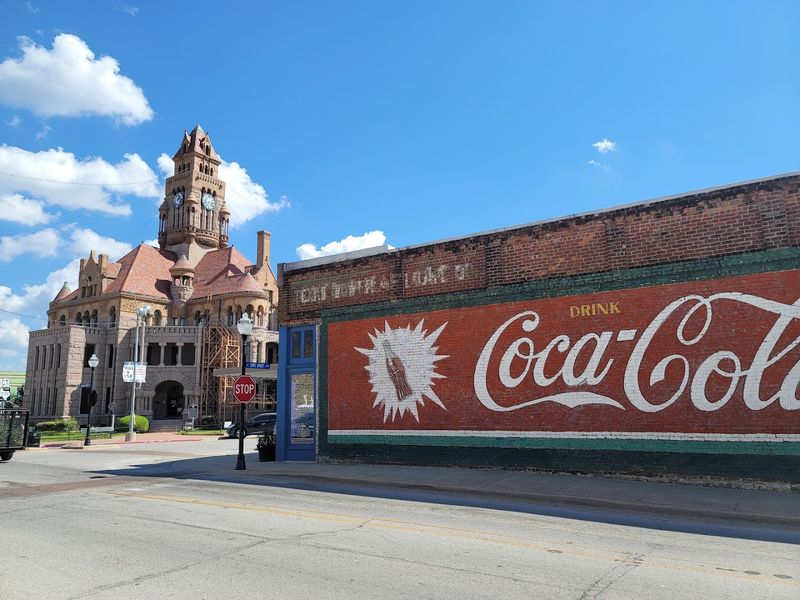Downtown Decatur's Vibrant Square Life Downtown Decatur's Vibrant Square Life