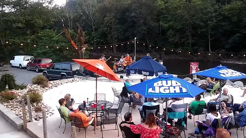 Drinks, live music, and the social vibe add to the getaway feel Drinks, live music, and the social vibe add to the getaway feel