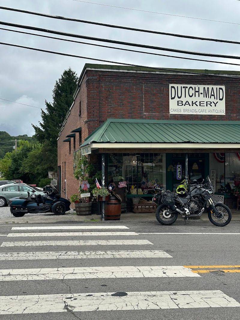 Dutch Maid Bakery & Cafe — Tracy City