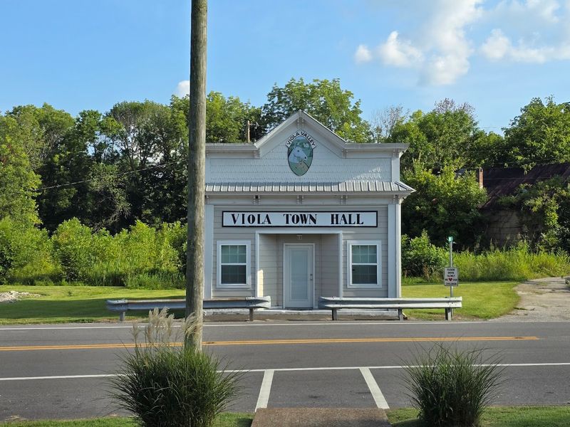 A Small-Town Location That Feels Like a Real Find