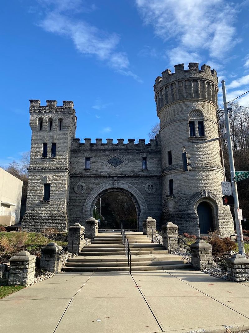 Elsinore Arch, Cincinnati