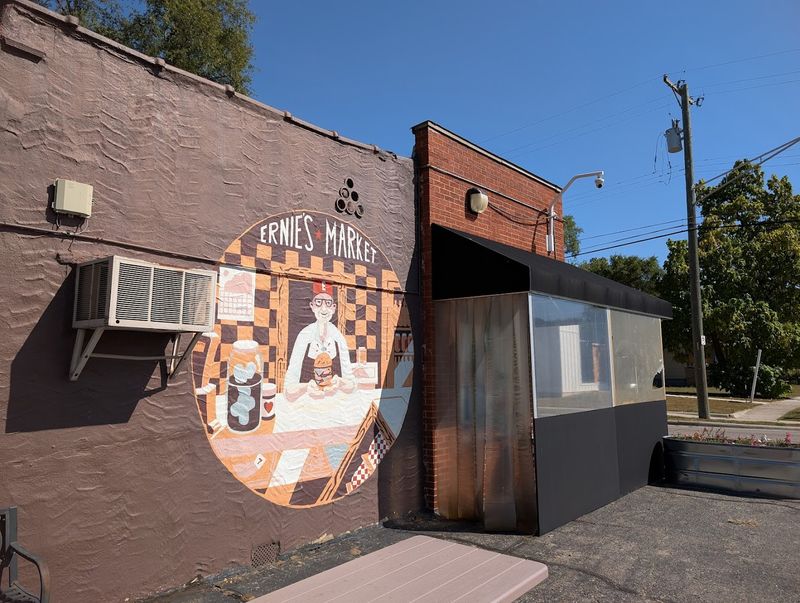 Ernie's Market — Oak Park