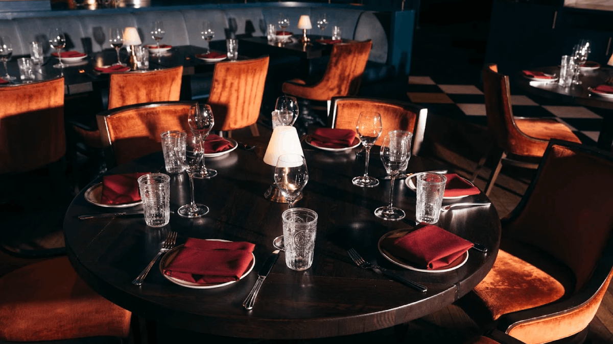 Experience Old Hollywood Glamour at These 11 Dazzling Tennessee Restaurants