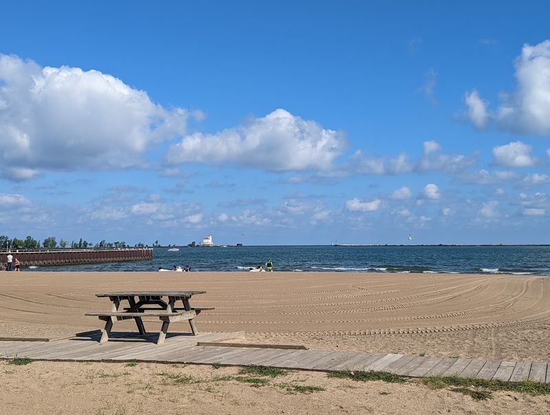 Fairport Harbor Lakefront Park Beach (Fairport Harbor, Lake)