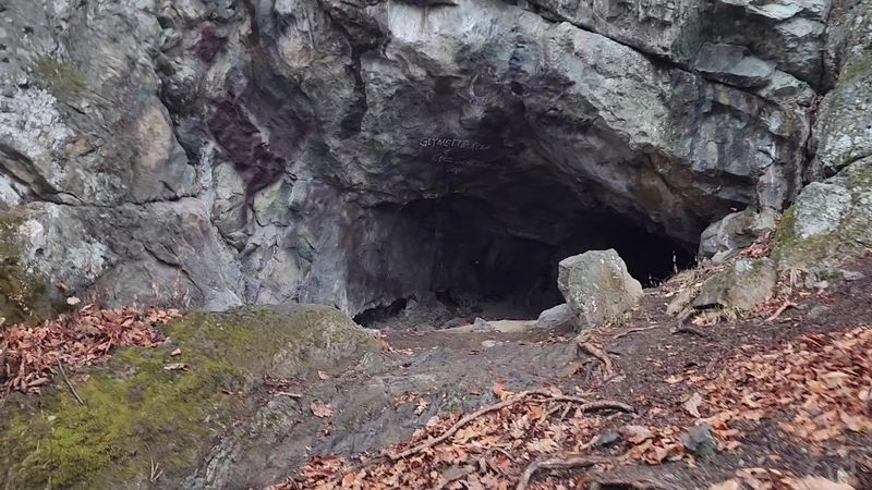 Fairy Hole Cave - Warren County, NJ Fairy Hole Cave - Warren County, NJ