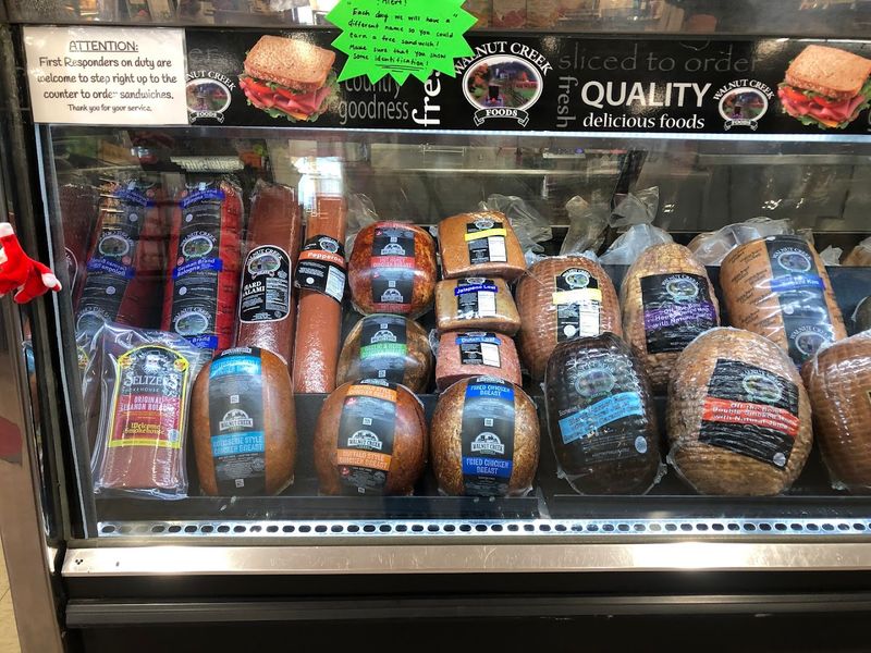 A Deli Counter With a Grocery Brain