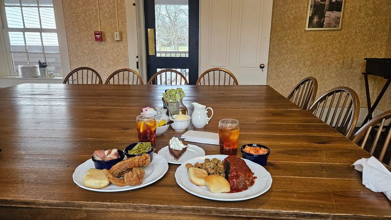 Family-Style Lunch Is the Secret Ingredient Family-Style Lunch Is the Secret Ingredient