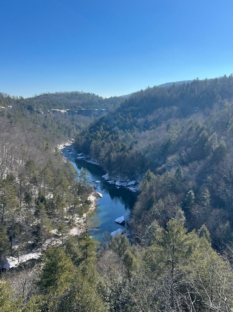 Find Scenic Overlooks, Rugged Roads, and Hidden Corners Worth the Effort
