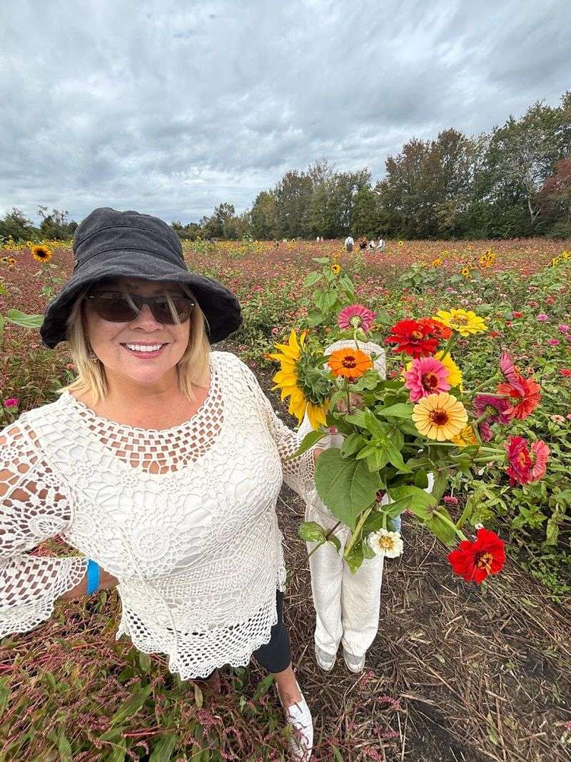 Flower cutting and bouquet picking make it hands-on Flower cutting and bouquet picking make it hands-on