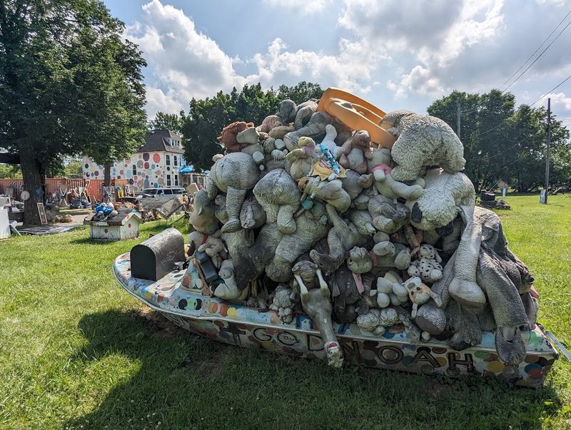 Found Objects Turned Into Portraits of a Neighborhood Found Objects Turned Into Portraits of a Neighborhood