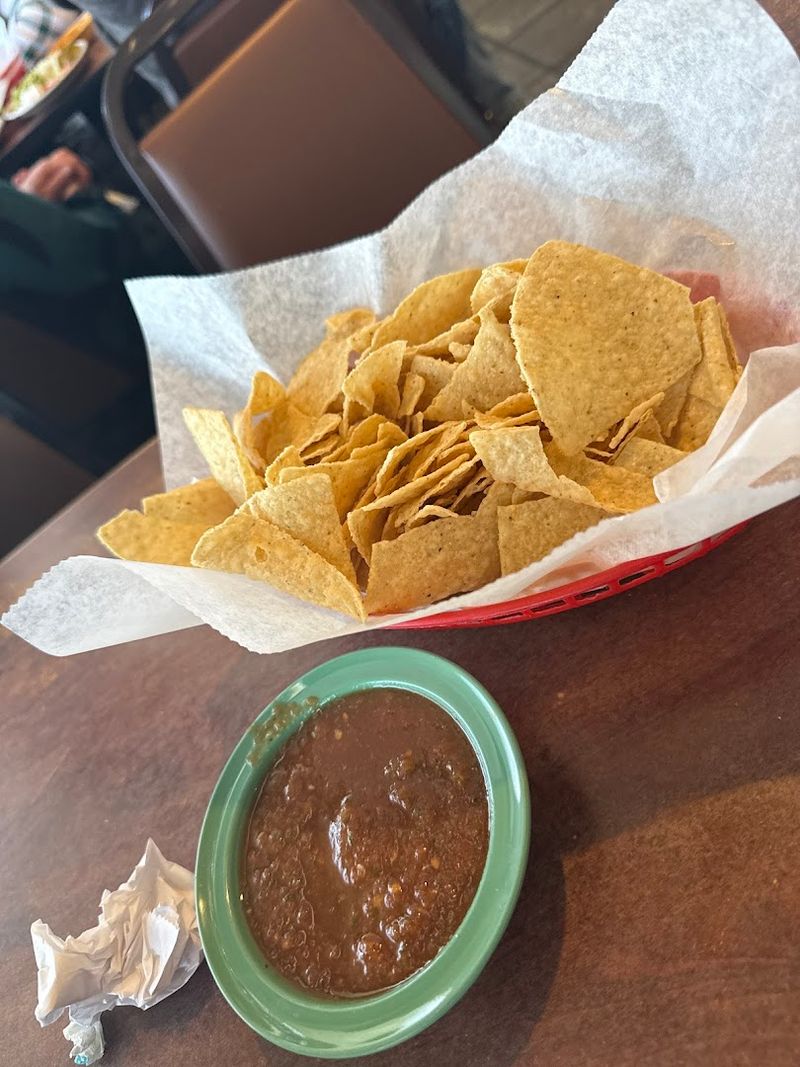 Fresh Chips and Spicy Salsa That Start Every Meal Right Fresh Chips and Spicy Salsa That Start Every Meal Right
