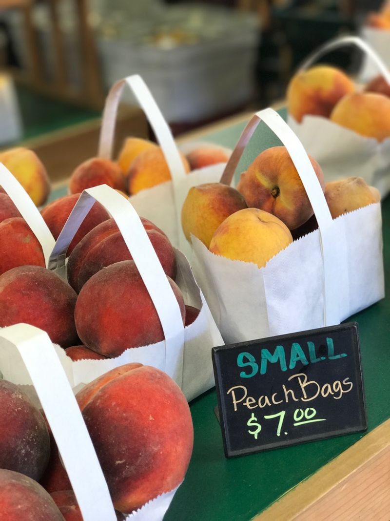 Fresh Peach Selection and Quality