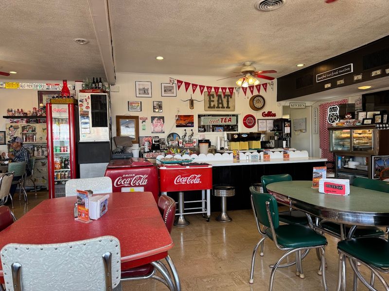 Midpoint Cafe (Mound City)