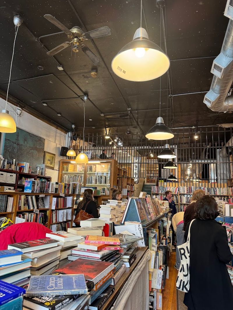Why This Wicker Park Bookstore Earns an Afternoon, Not a Quick Stop