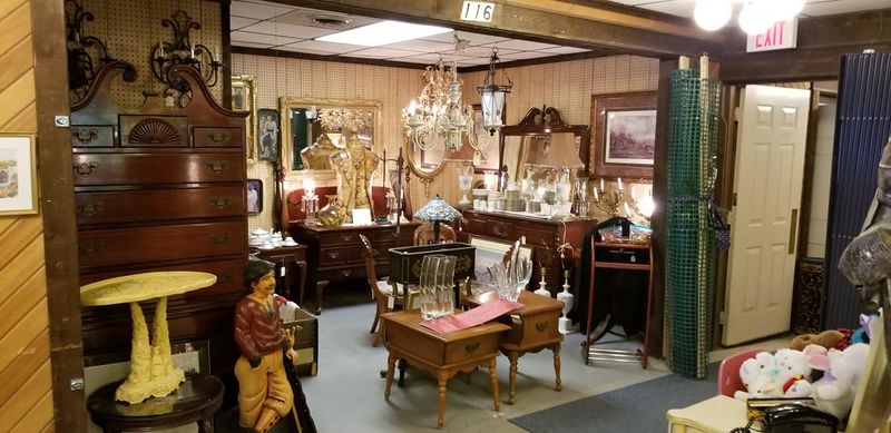 Go antiquing and gallery-hopping in Lambertville
