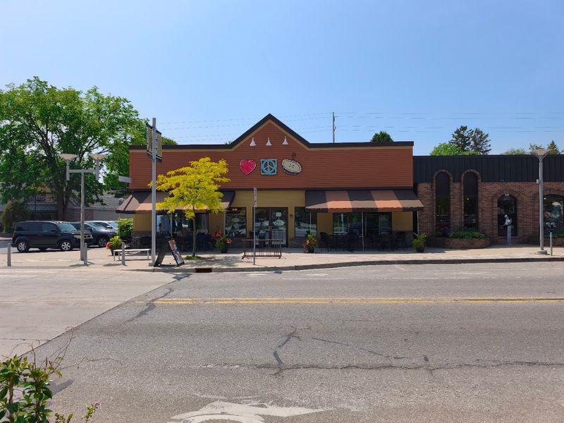 Grand Traverse Pie Company – Front Street