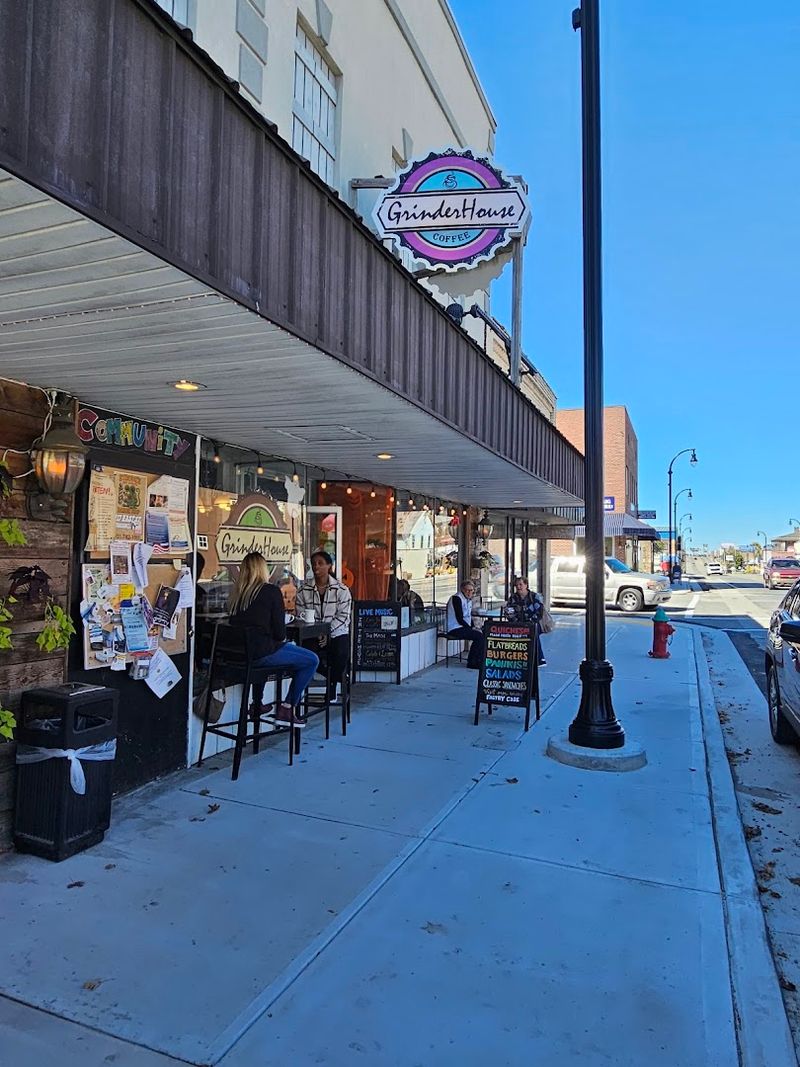 Grinder House Coffee Shop — Crossville